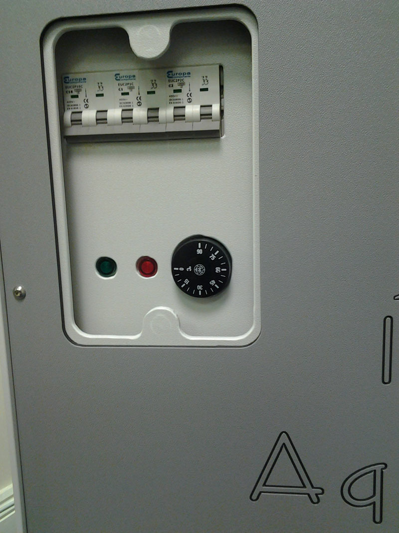Aquarius AQ150 panel side with controls